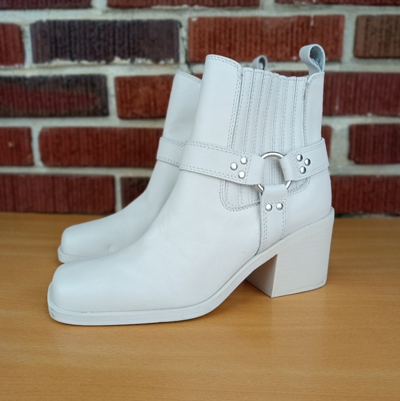NWT Steve Madden 'Wells' Genuine Leather Square Toe Harness Boots in Bone - Picture 5 of 14